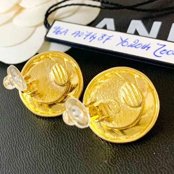 Authentic CHANEL Coco Mark Pearl Earrings w/Gold Logo & RoundChain bsj393-121225 - Picture 3 of 4